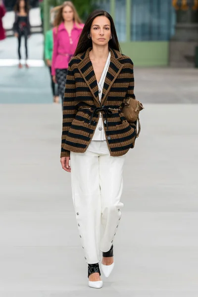 Look 12